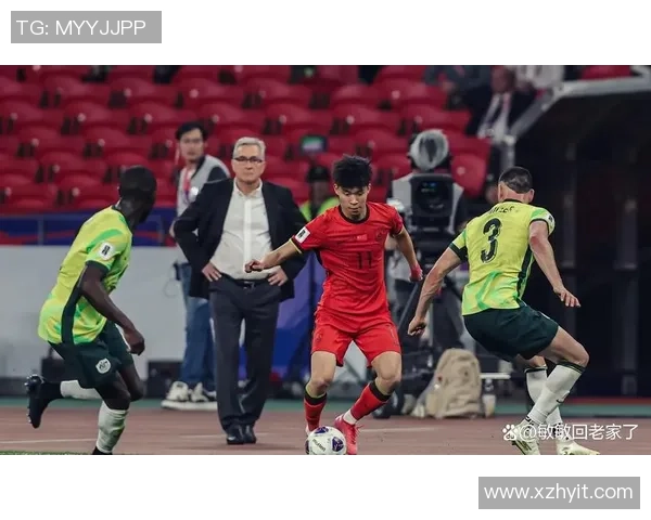 足球明星与儿子温馨合照展现父子情深瞬间引发网友热议 足球明星与儿子温馨合照展现父子情深瞬间引发网友热议